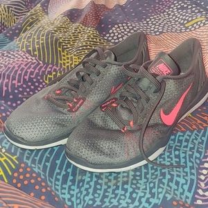 Sz 6.5 Grey/Coral Nikes